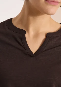 T-Shirt mit Split Neck in Unifarbe