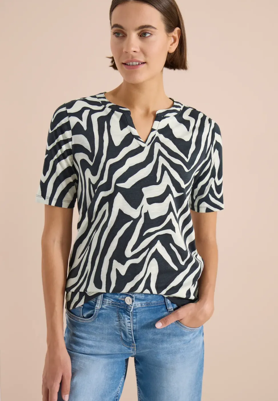 T-Shirt mit Split Neck mit Print