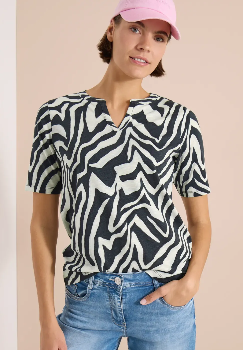 T-Shirt mit Split Neck mit Print