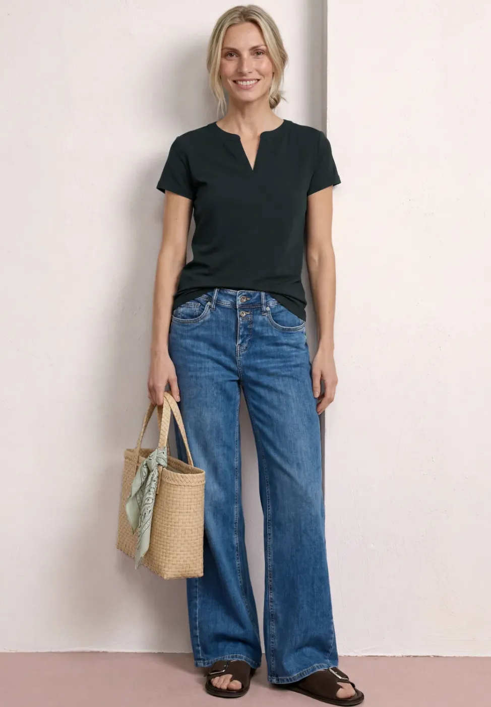 T-Shirt mit Split Neck und Satindetails