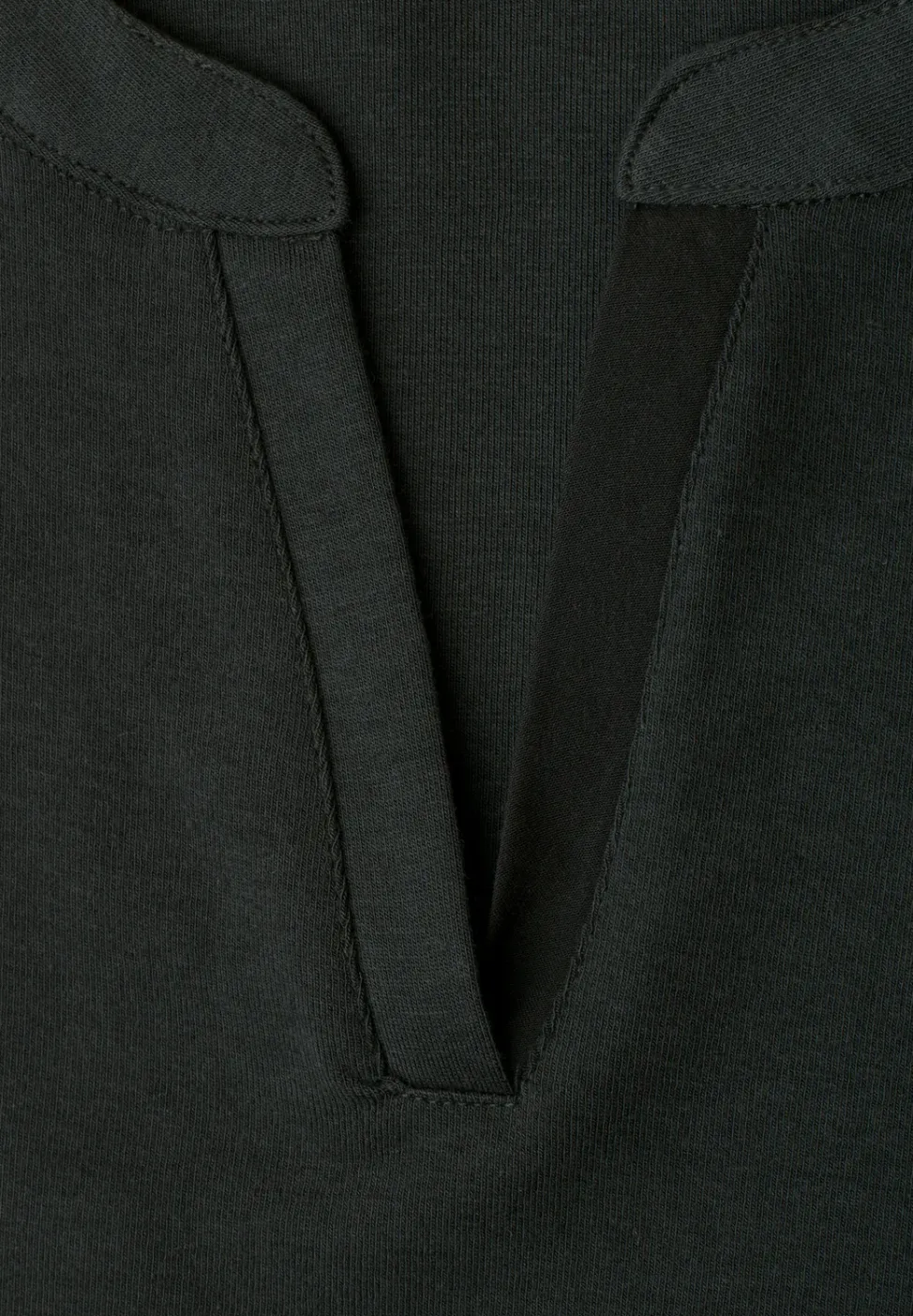 T-Shirt mit Split Neck und Satindetails