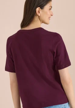 T-Shirt mit Split Neck und Crochet-Tape