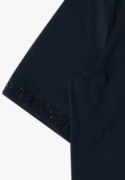 T-Shirt mit Split Neck und Crochet-Tape