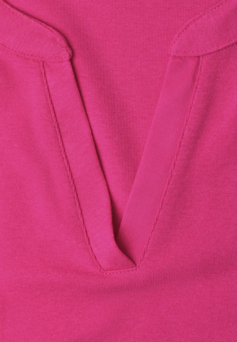 T-Shirt mit Split Neck und Satindetails