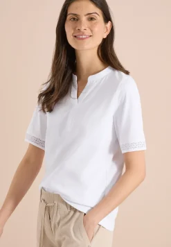 T-Shirt mit Split Neck und Crochet-Tape