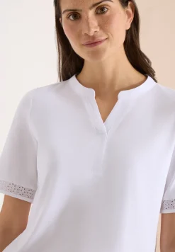 T-Shirt mit Split Neck und Crochet-Tape