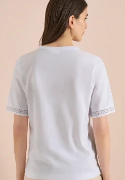 T-Shirt mit Split Neck und Crochet-Tape