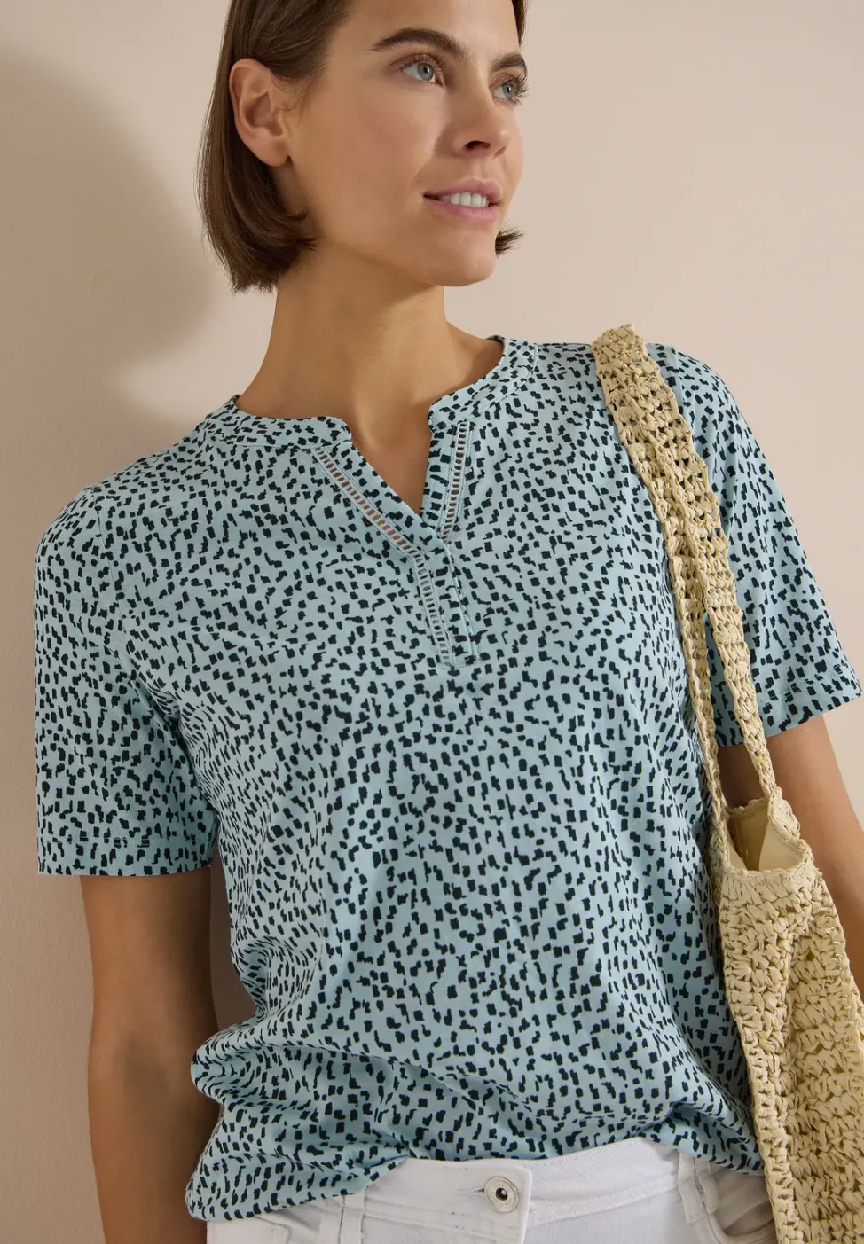 T-Shirt mit Split Neck und Print
