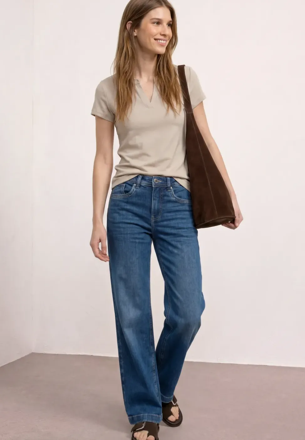 T-Shirt mit Split Neck und Satindetails