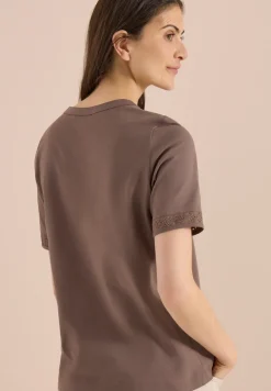 T-Shirt mit Split Neck und Crochet-Tape