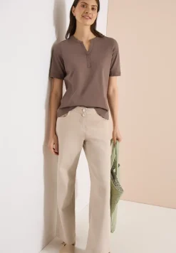 T-Shirt mit Split Neck und Crochet-Tape
