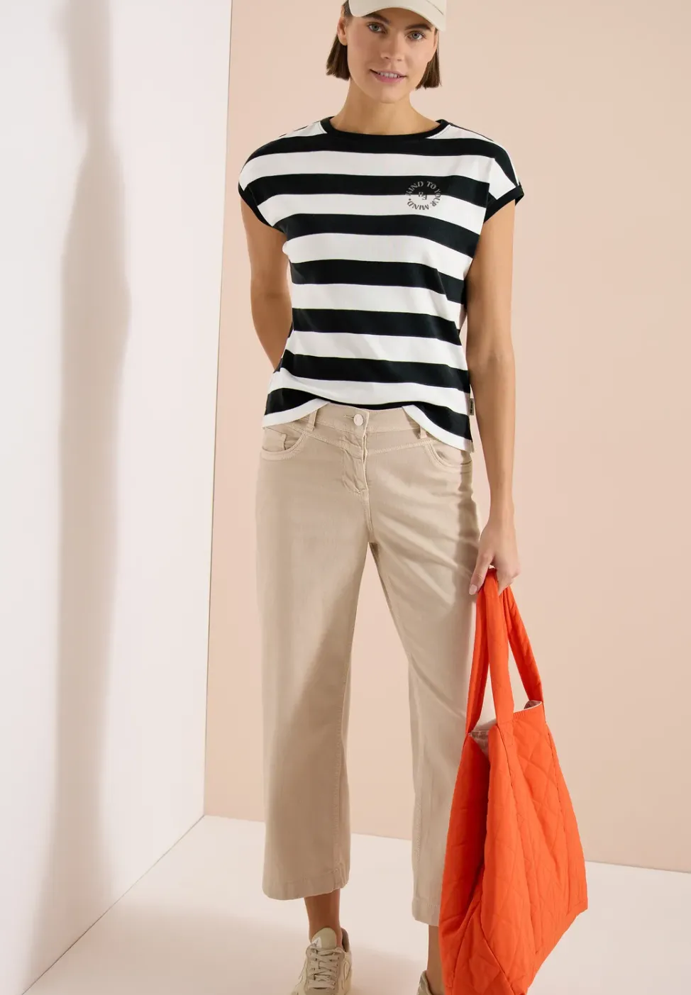 T-Shirt mit Streifen und Printdetail