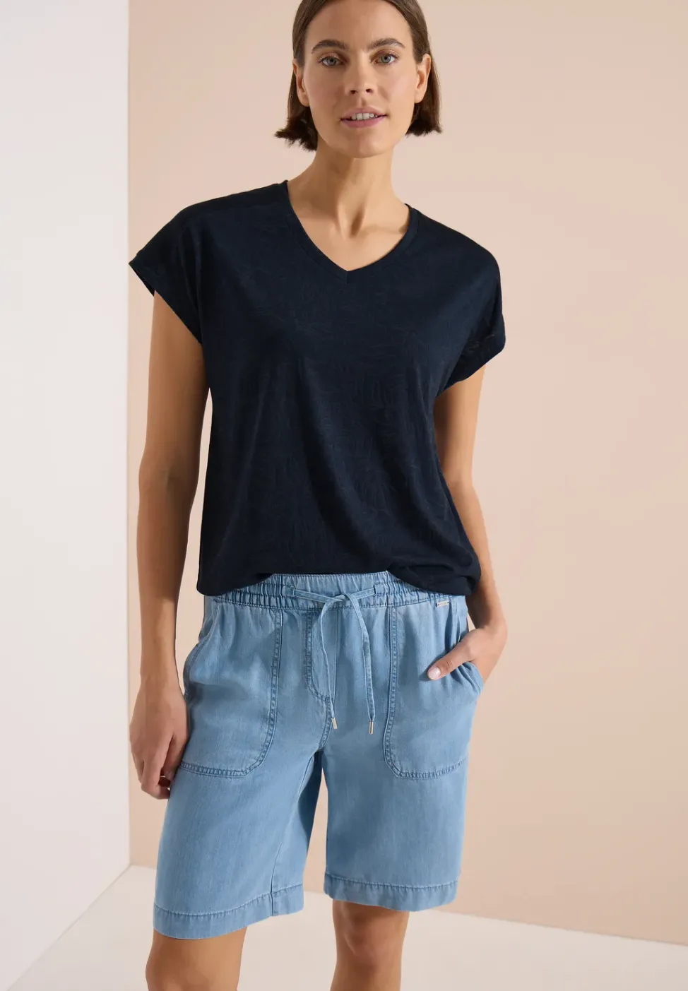 T-Shirt mit tonalem Ausbrennermuster