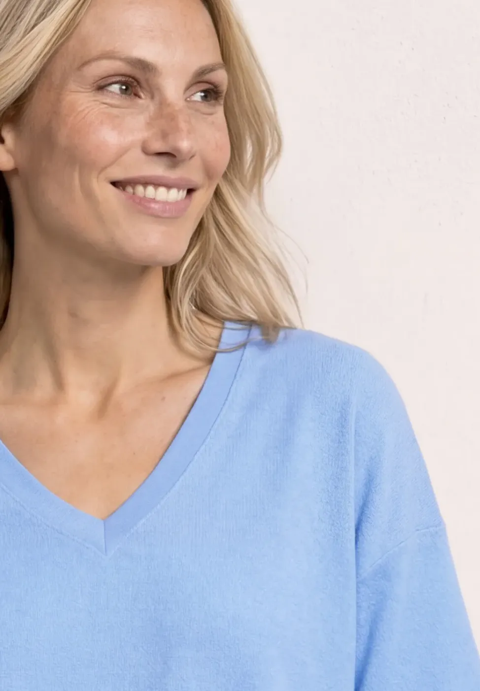 T-Shirt im Strick-Look mit V-Neck