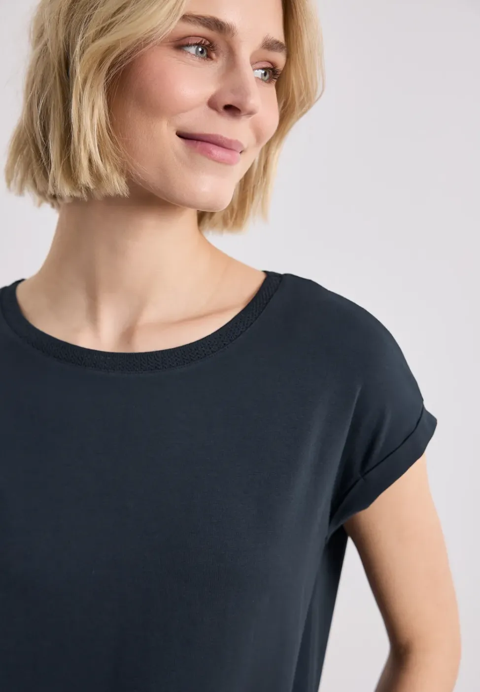 T-Shirt mit Boatneck und Deko-Tape