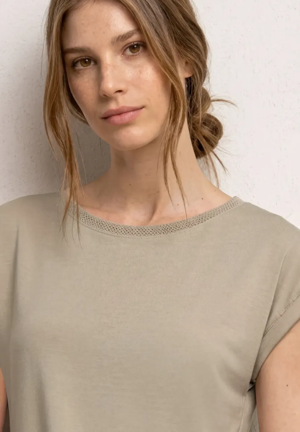 T-Shirt mit Boatneck und Deko-Tape