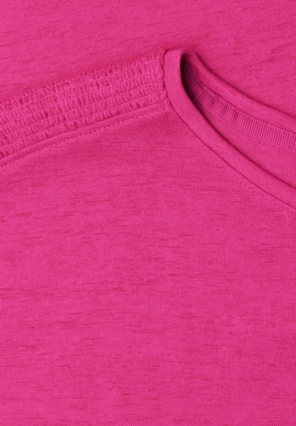 T-Shirt mit Boat Neck und Smok-Detail