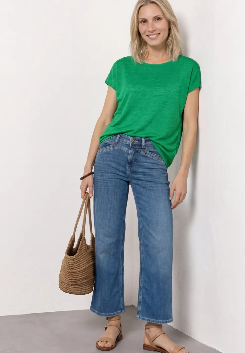 T-Shirt mit Boat Neck und Smok-Detail