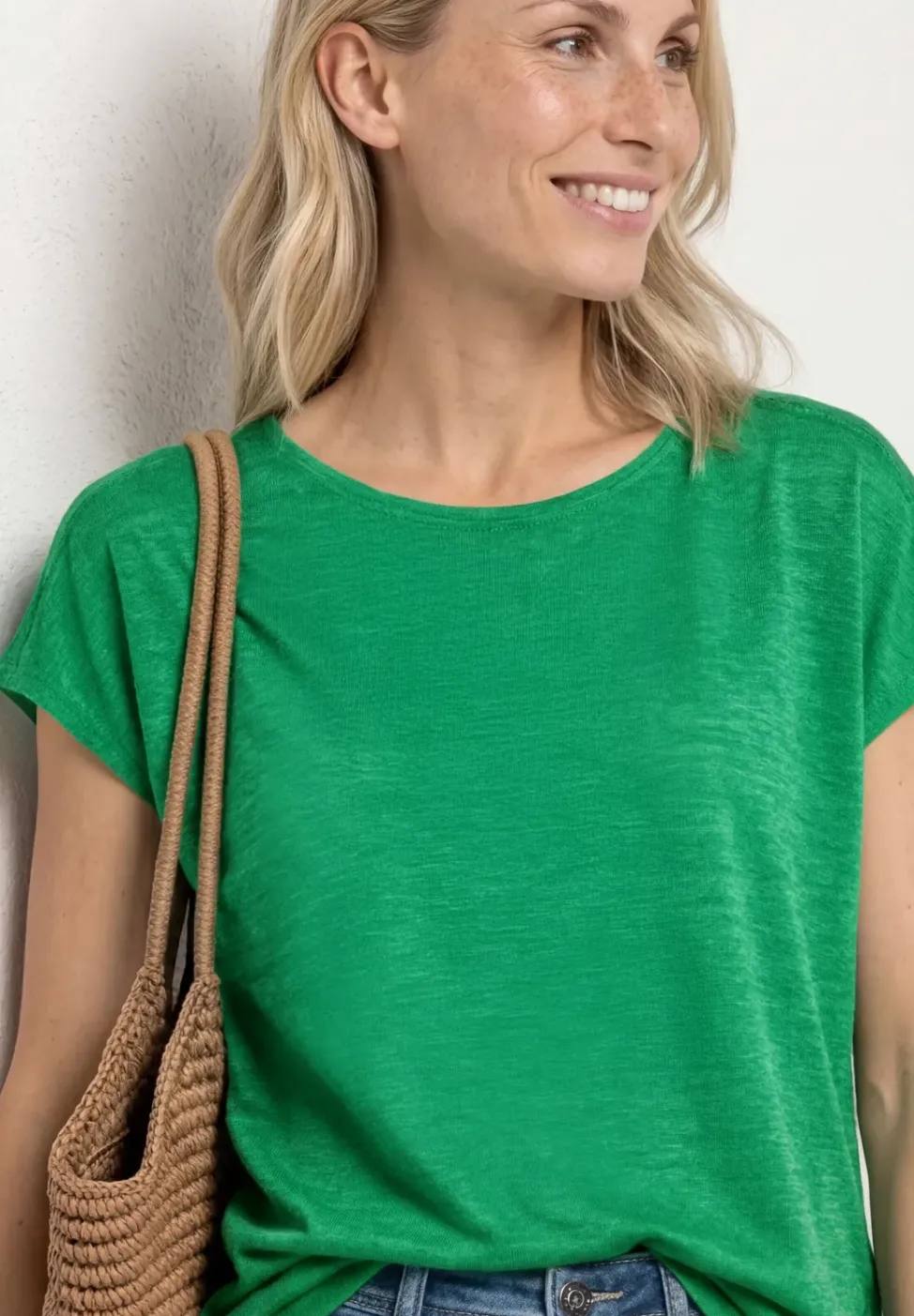 T-Shirt mit Boat Neck und Smok-Detail