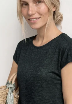 T-Shirt mit Boat Neck und Smok-Detail
