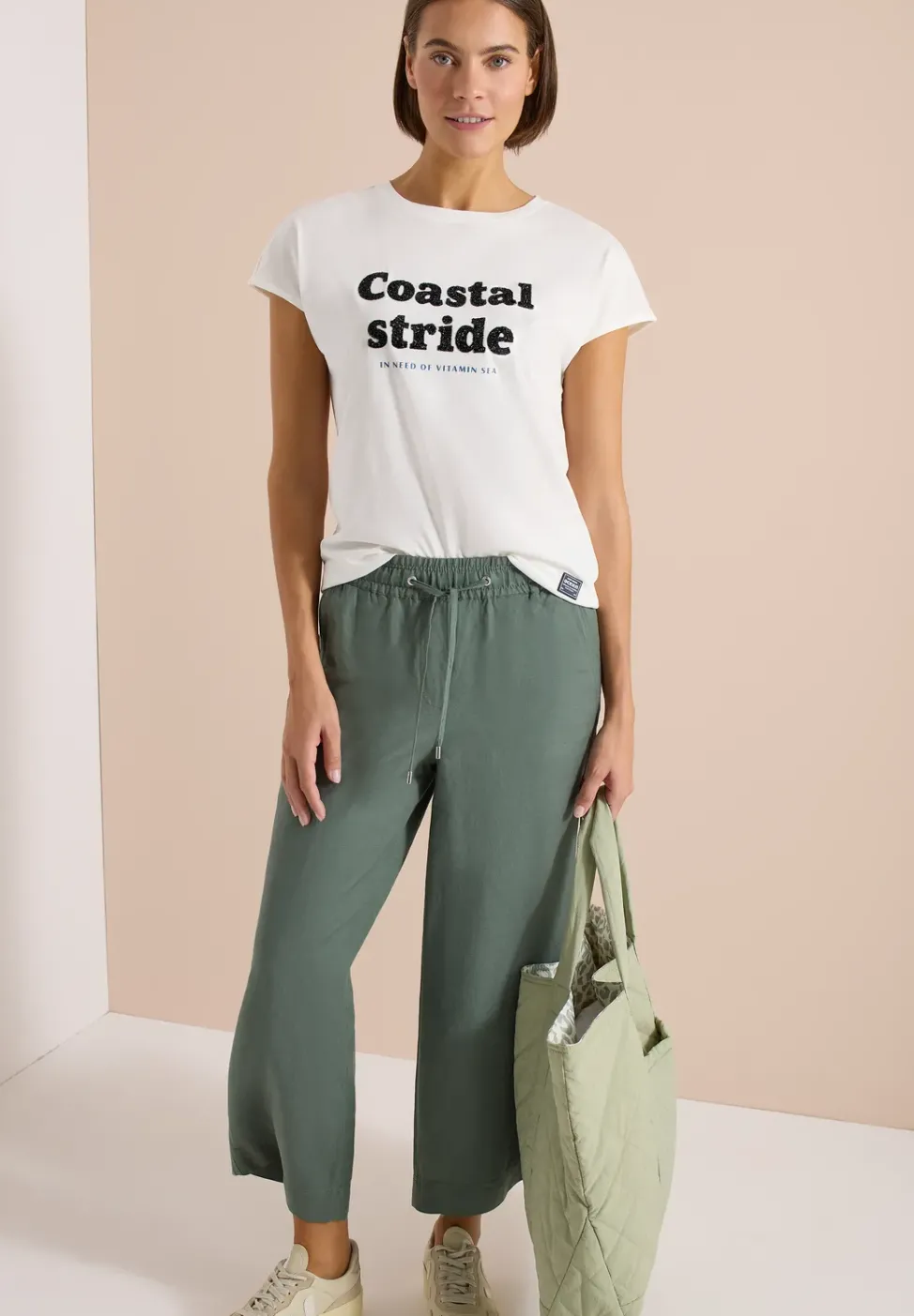 T-Shirt mit Boatneck und Wording Print
