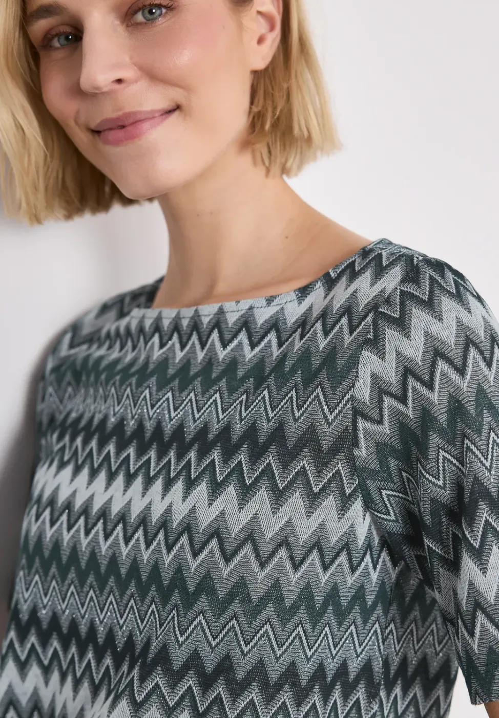 T-Shirt mit Boatneck und Zick-Zack-Print