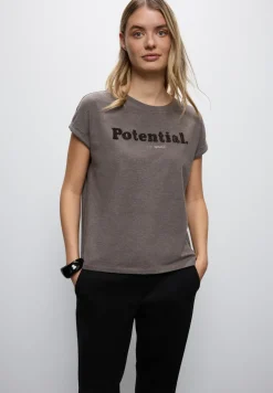 T-Shirt mit Bouclé Wording