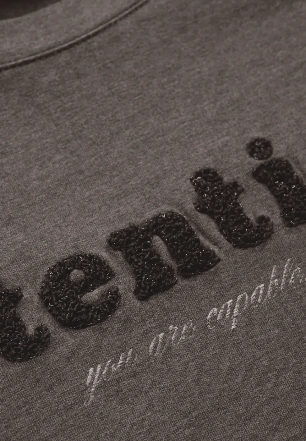 T-Shirt mit Bouclé Wording