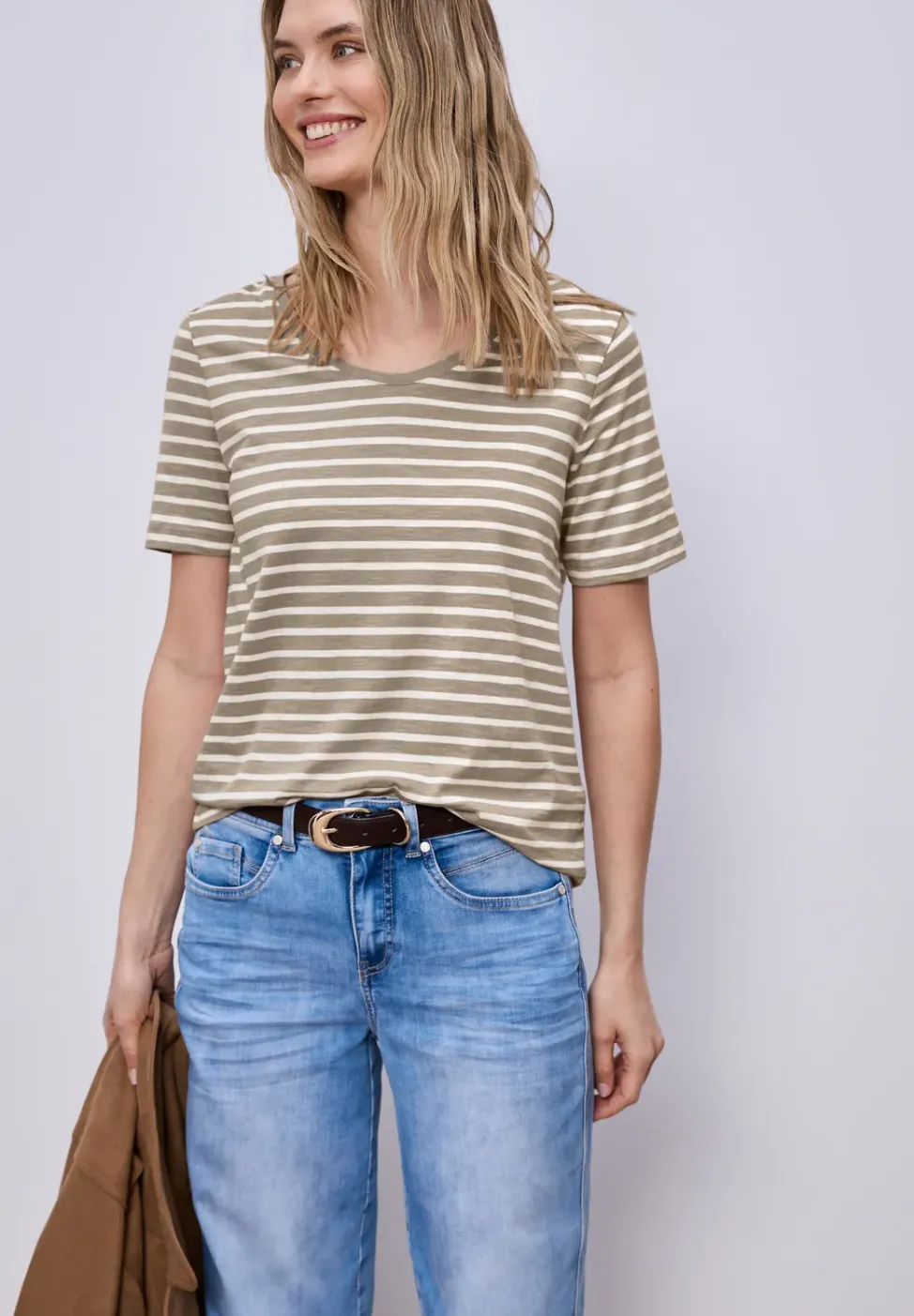 T-Shirt mit gerundetem V-Ausschnitt