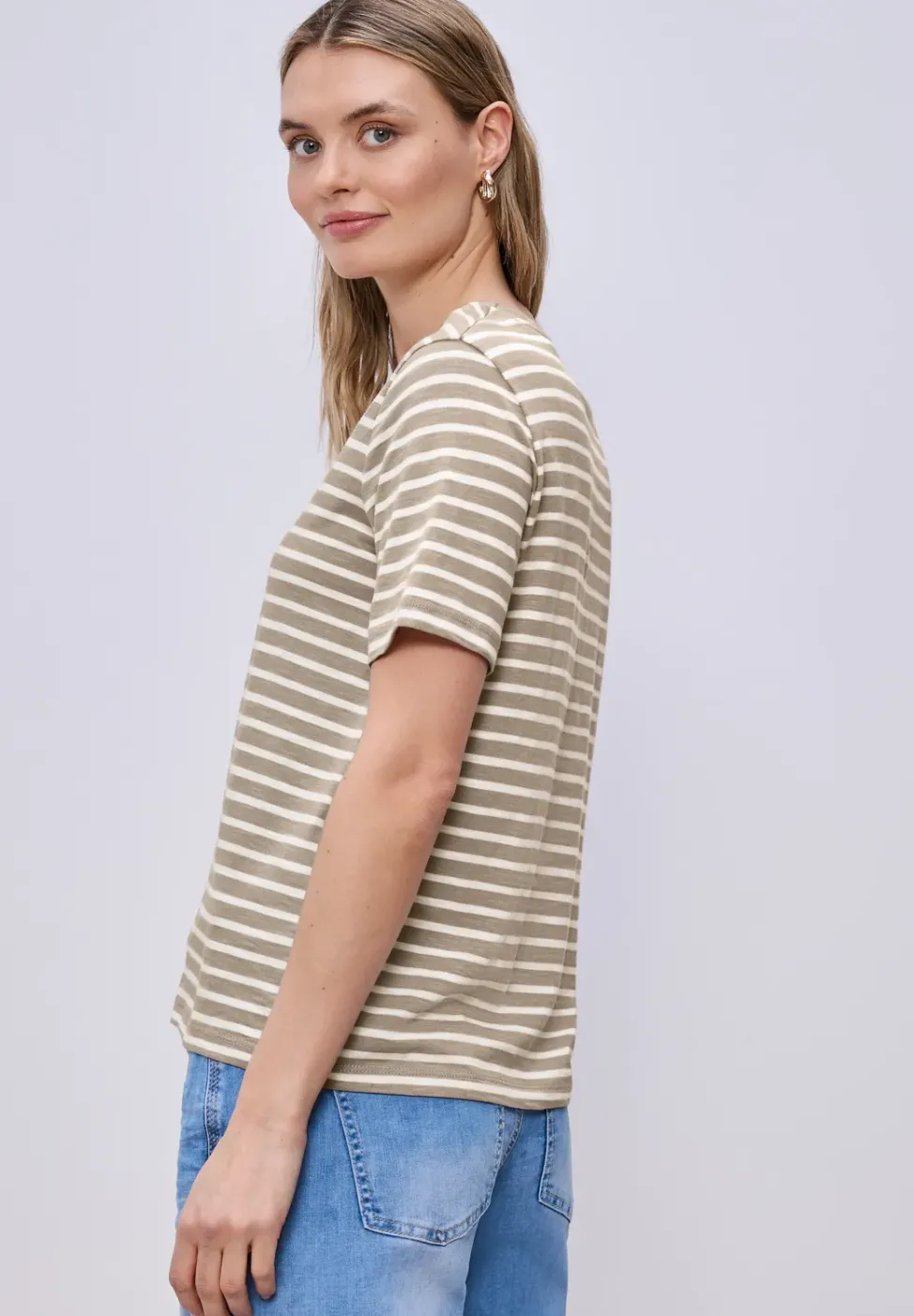 T-Shirt mit gerundetem V-Ausschnitt