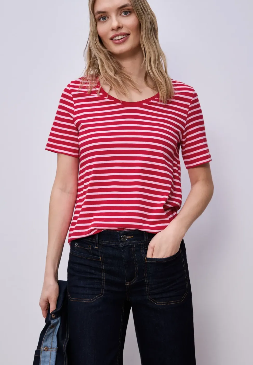 T-Shirt mit gerundetem V-Ausschnitt