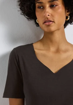 T-Shirt mit Herzausschnitt