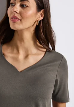 T-Shirt mit Herzausschnitt