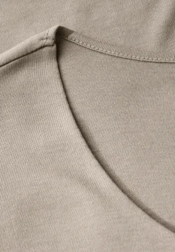 T-Shirt mit Herzausschnitt