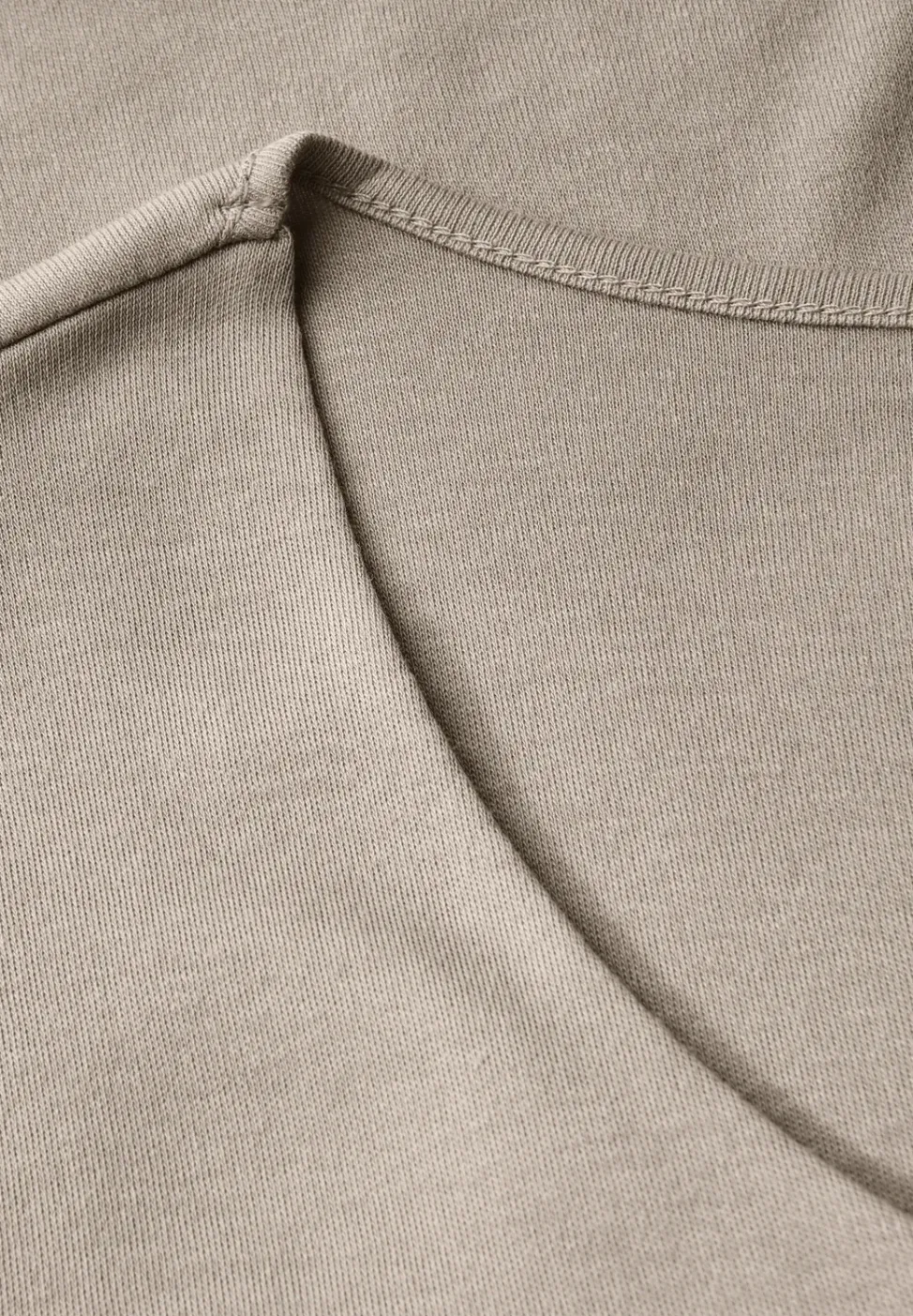 T-Shirt mit Herzausschnitt