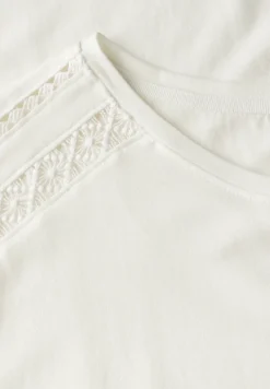 T-Shirt mit Häkeldetails