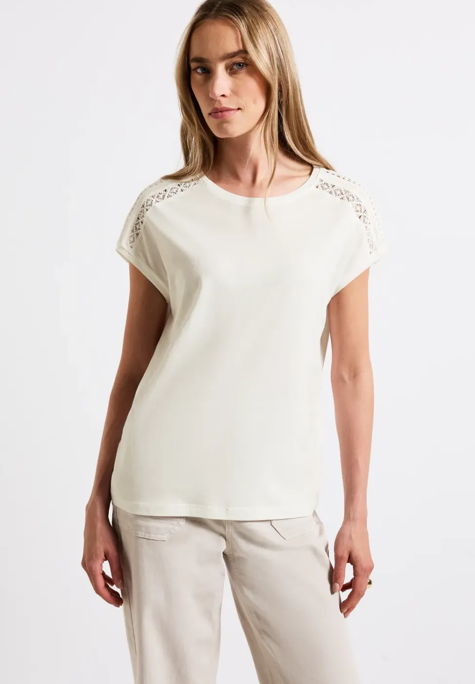 T-Shirt mit Häkeldetails