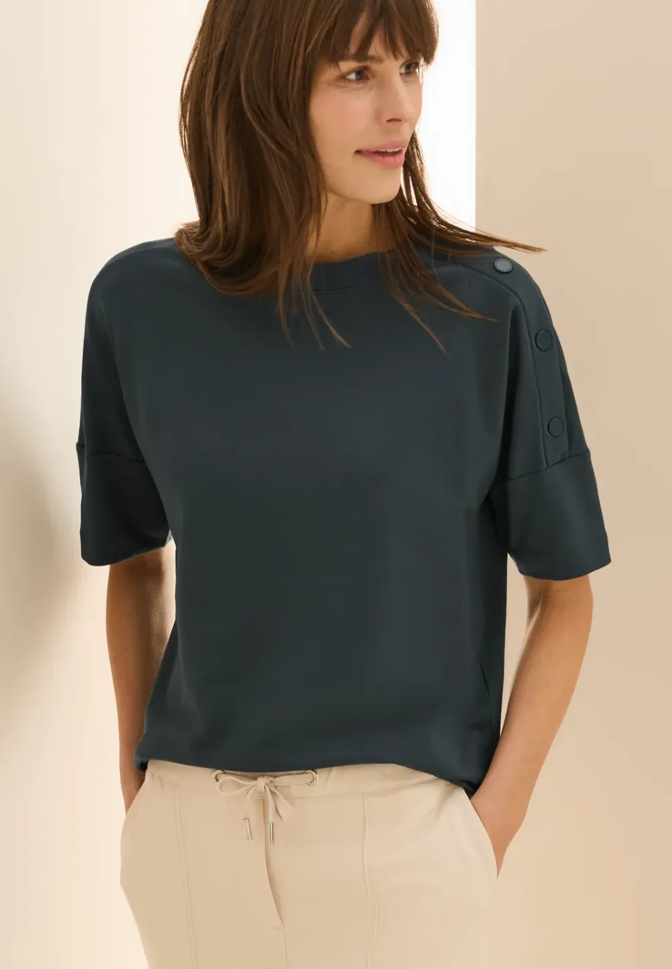 T-Shirt mit Knopfdetail