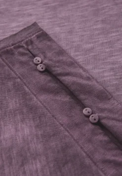 T-Shirt mit Knopfdetail