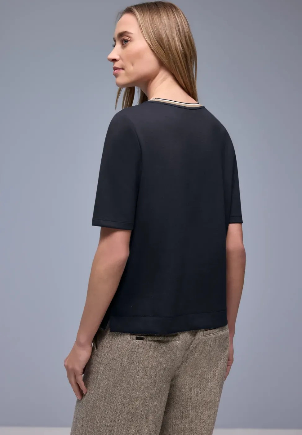 T-Shirt mit Kontrastdetail