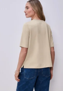 T-Shirt mit Kontrastdetail