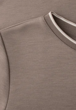 T-Shirt mit Kontrastdetail