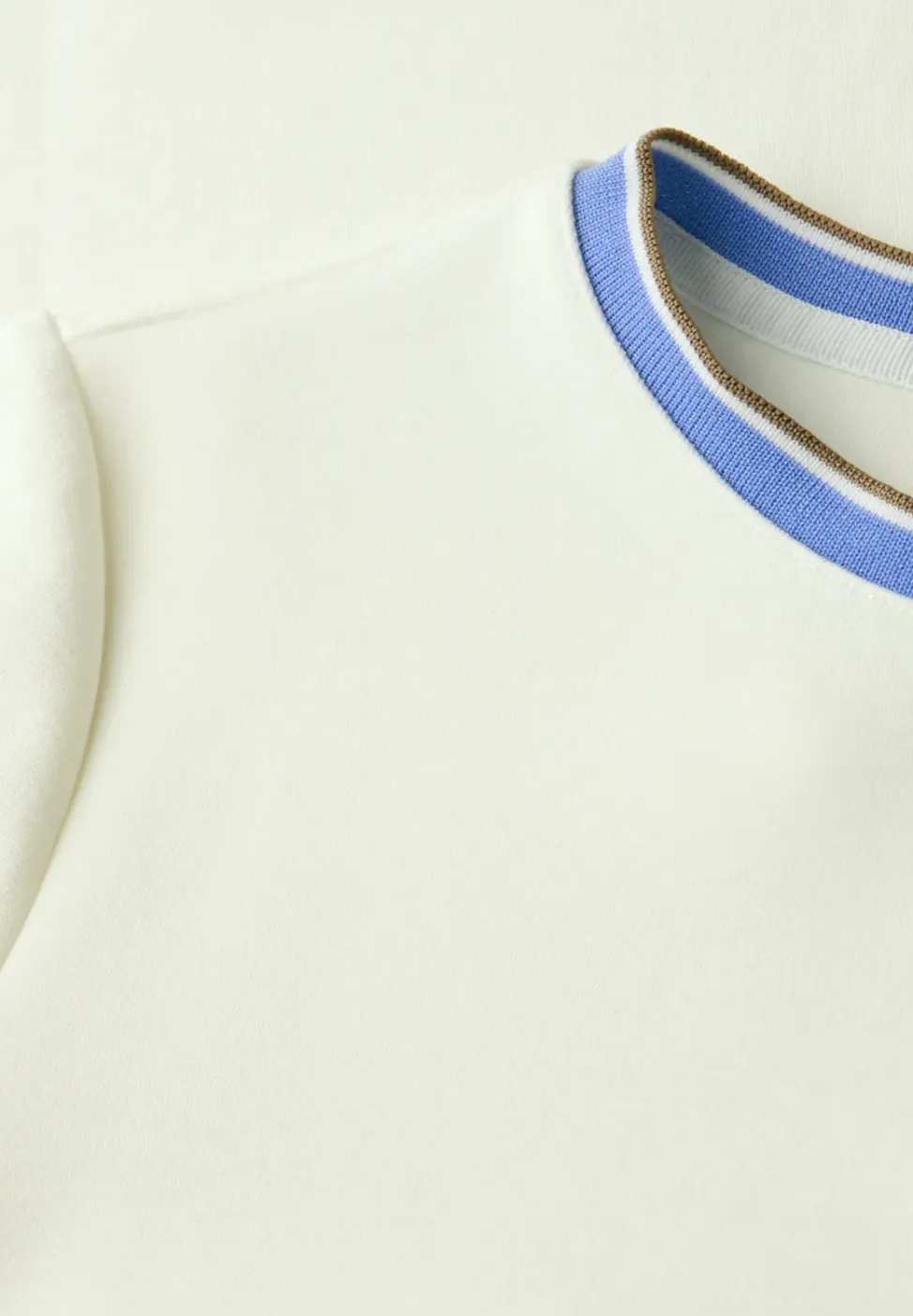 T-Shirt mit Kontrastdetail
