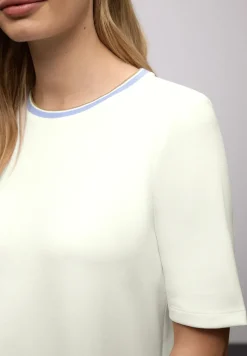 T-Shirt mit Kontrastdetail