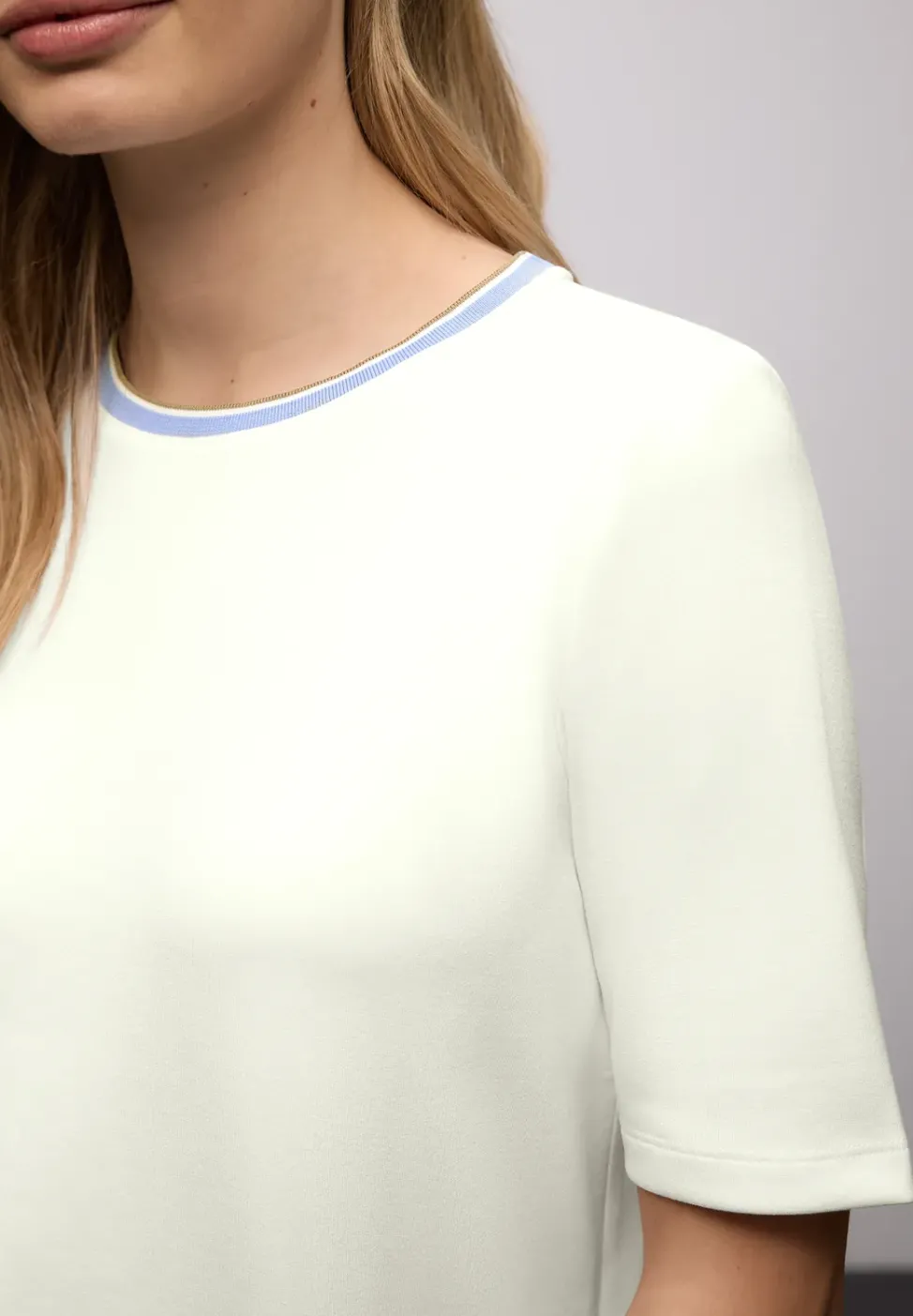 T-Shirt mit Kontrastdetail
