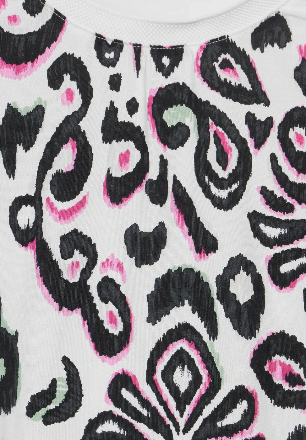 T-Shirt mit Materialmix