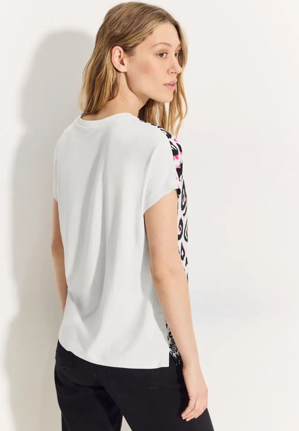 T-Shirt mit Materialmix