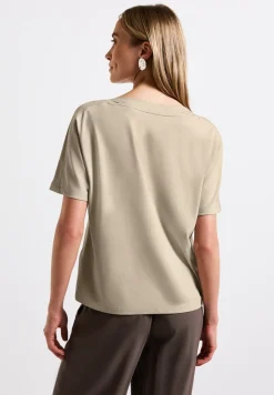 T-Shirt mit Nieten