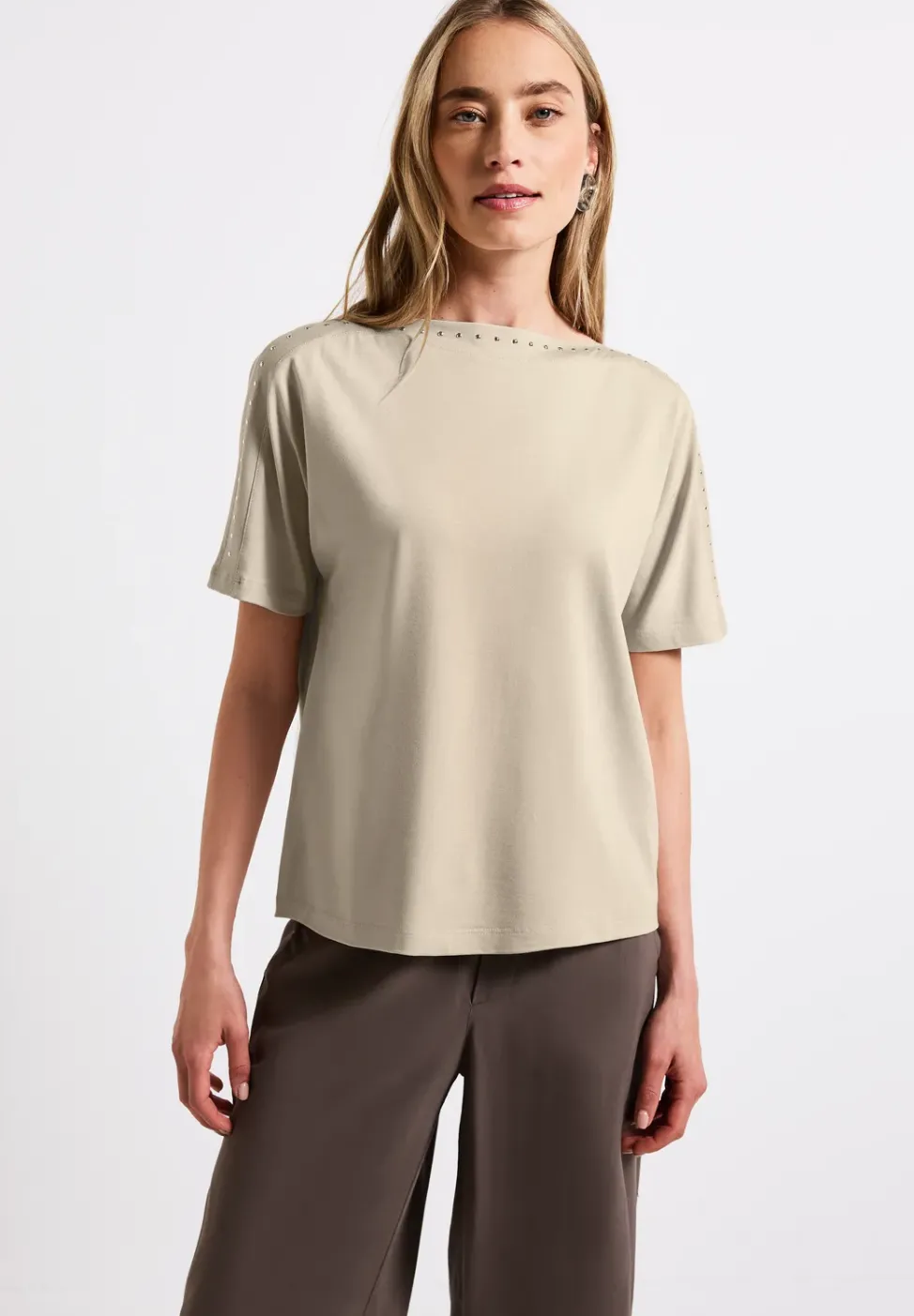 T-Shirt mit Nieten