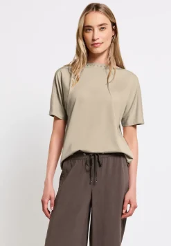 T-Shirt mit Nieten